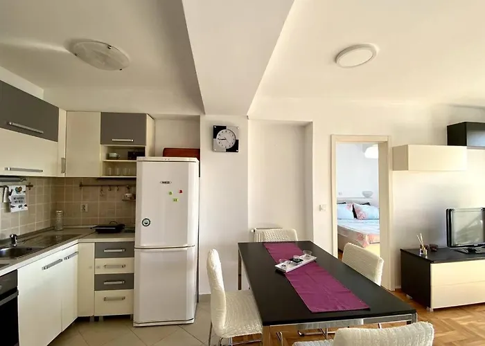 Matea's 800 M To Center Free Parking Lägenhet *