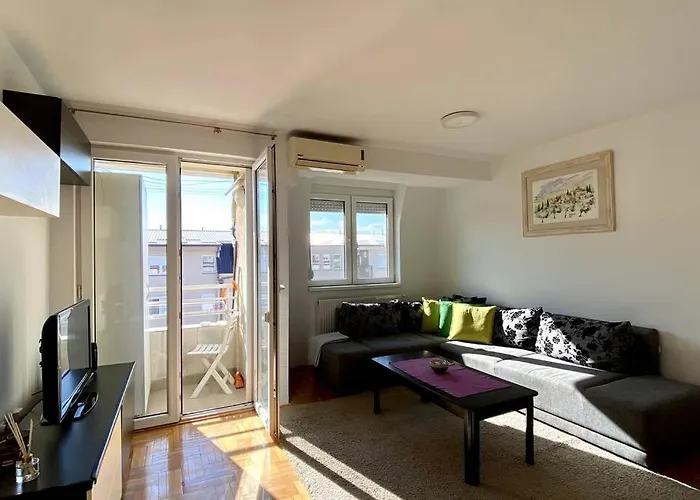 Lägenhet Matea's 800 M To Center Free Parking *