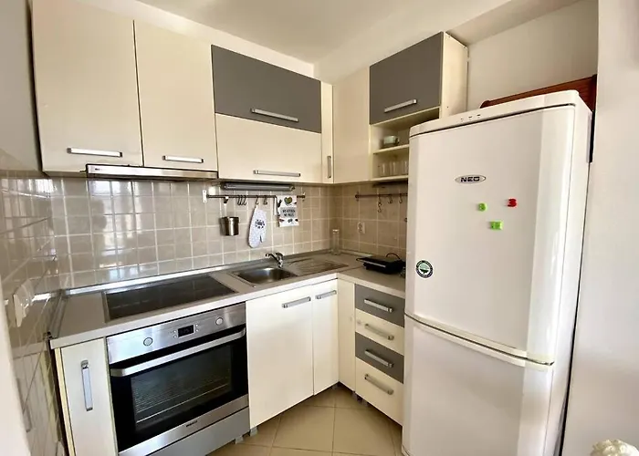 Matea's 800 M To Center Free Parking Lägenhet *